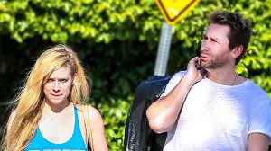 2.3 avril lavigne no makeup plus a plain and tired face. No Happy Ending Avril Lavigne Chad Kroeger Divorce Inside Their Bitter Sexless Marriage