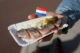 Deze hollandse uitvinding bestaat al. De Eerste Nieuwe Lekker Vette Haring Gaat Naar De Helden Van De Zorg Koken Eten Ad Nl