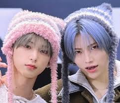 Here's another pic we took of "All My Children" and "Mama's Family" star  Dorothy Lyman, at FanBoy Expo. In this photo, Dorothy (Naomi) is signing  our vintage "Mama's Family" advertising card also