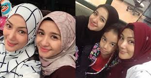 Siapa sangka perkahwinan yang dibina selama hampir 3 tahun tidak mampu menahan badai yang melanda sehingga musnah di tengah jalan. Akui Tahu Masalah Rumah Tangga Bekas Suami Erra Fazira Beri Kata Semangat Buat Laudya Cynthia Bella