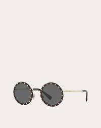 Sans oublier les montures, dont la forme et l'ornementation différent d'un modèle à l'autre. Lunettes De Soleil Rondes En Metal Avec Cristaux Pour Femme Valentino Boutique En Ligne