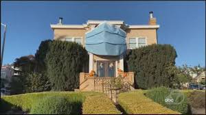 Today we're kicking off our sf family fun events for everyone ages 12+. San Francisco Family Puts Covid 19 Surgical Mask On Their West Portal House For Halloween Abc7 San Francisco