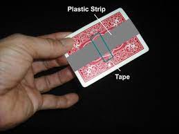 When levitating a card, you would face the deck of cards so that the audience sees the front of the cards. Easy Magic Trick How To Levitate Or Float A Playing Card Version Three Preparing The Gimmick Magia Magica Baraja