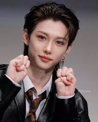 His little cat paws :( • • • •┈୨🌻୧┈• follow @dainty.felix for more content  💛 • • • 🏷️ #StrayKids #Felix #필릭스 #스트레이키즈 #skzstay #skz #leefelix  #felixbestboy #yongbok #kpop #explore #explorepage #instagood #