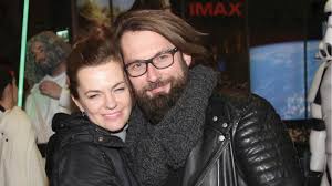 Jej otec je spevák kapely olympic. Ma Zpevacka Marta Jandova Manzela Omotaneho Kolem Prstu Musel Se Vzdat Kariery Sip