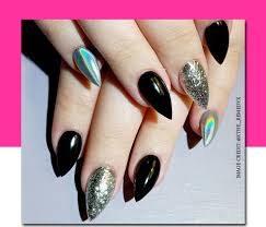 20+ glitter nail art ideas to make your manicure sparkle. Stunning Glitter Nail Art Designs Festive Nail Art Ideas Nykaa S Beauty Book