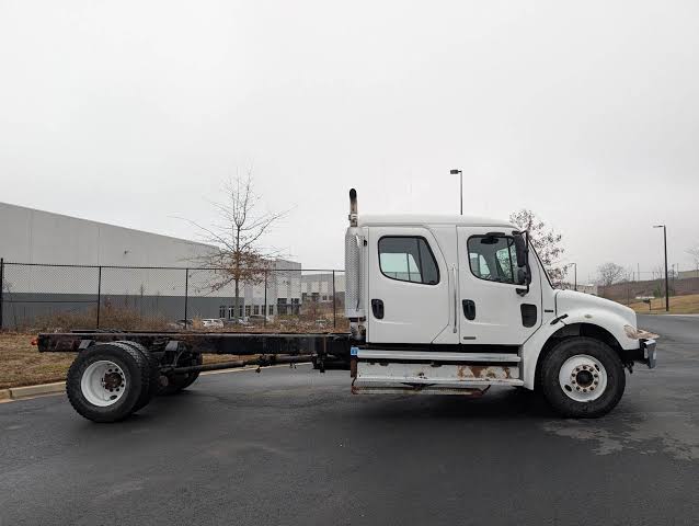 Mercedes Benz 1023-2005 Cab & Chassis Truck