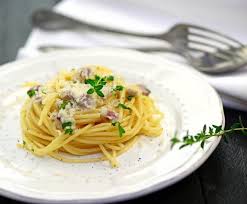 10 Sauces A Tester Absolument Pour Savourer Les Pates Autrement Spaghetti Carbonara Carbonara Cuisine Et Vin