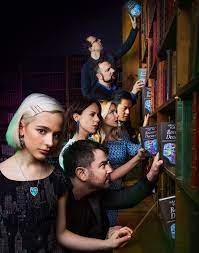 The story concerns a deceased couple who try to haunt the new inhabitants of their former. Beetlejuice Announces Full Broadway Cast Of 25 Deadline