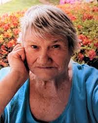 Dee Decker's Instagram, Twitter & Facebook