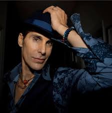 Исполнитель Perry Farrell