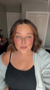 Lexie Hill (@alexishill)