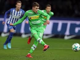 Eden hazard is a belgian footballer who plays in the current team of chelsea f.c as a midfielder wearing jersey no.17 and from the belgium national football team as an attacking midfielder. Thorgan Hazard Kleiner Bruder Von Eden Bei Borussia Monchengladbach