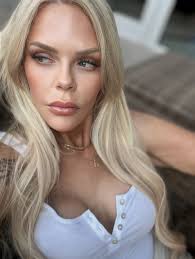 Cori Hudson's Instagram, Twitter & Facebook