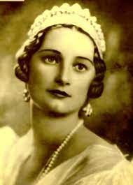 Men and women mourn their queen. De Ieri Èi De Azi Tragicul Sfarsit Al PrinÅ£esei ZÄpezilor