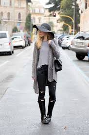 45 Cute Rainy Day Outfits To Look Fabulous Even In Monsoons Cute Rainy Day Outfits Rainy Day Outfit Black Hunter Boots Outfit