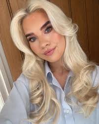 𝑩𝒍𝒐𝒘 𝒅𝒓𝒚 𝒔𝒆𝒂𝒔𝒐𝒏 𝒊𝒔 𝒃𝒂𝒄𝒌! 😍 May is booking up fast! ☀️  Book ASAP to avoid disappointment 🤧 #blowdry #curlyblowdry #curlyblow  #blowout #bouncyblowdry #bouncyblow #blowdryshrewsbury #blowdrytelford  #goodhair #blondehair ...