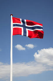 Den vertikale korsarm er forskjøvet mot flaggstangen etter mønster av de eldre nordiske flaggene i danmark og sverige. Norsk Flag Norsk 2020