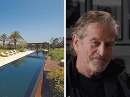 Unmatched': Money guru puts $30m Byron luxury retreat up for holiday rental 