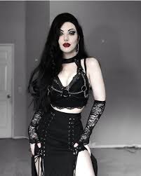 All'inizio del xiv secolo, in giacche corte moda purpuen. Pin On Goth Fashion