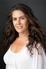 Rebecca Maynes's Instagram, Twitter & Facebook