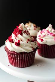 Red Velvet Cupcakes With Cream Cheese Frosting Posted By Debbienet Com Red Velvet Cupcakes Recipe Cupcakes With Cream Cheese Frosting Red Velvet Cupcakes