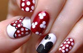 Unas bonitas uñas decoradas de porcelana que además cuentan con un elegante dibujo en azul y en blanco, formando una especie de ramas y de hojas que es ideal para este otoño de 2021. Unas Decoradas Con Dibujos De Varios Tipos Unasdecoradas Club