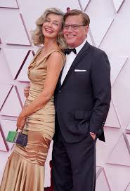 There's a new power couple in hollywood: Paulina Porizkova At Oscars 2021 Stuns With Aaron Sorkin On Carpet Hollywood Life