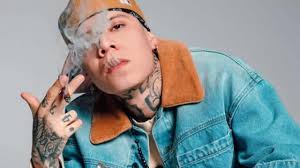 Santa Fe Klan revive la Pasión de Cristo y se arrepiente tras la lluvia de  críticas