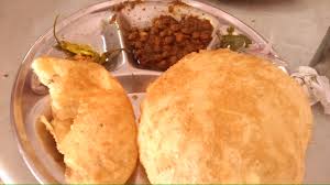 Mam mere bhature ka aata bach gaya me us bache hue aate ka or kya bana skti hu. Amazing Choley Bhature Near Madhuban Nirman Vihar Metro Station Life Of Srish