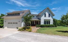 Cool springs, lakeland real estate. A Modern Farmhouse For Sale On 5 Acres In Tennessee Hooked On Houses