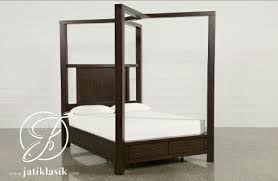 Model tempat tidur semacam ini juga bisa menstimulasi bayi supaya bisa mendapatkan tidur yang tempat tidur ini memiliki satu tiang kelambu. Jual Tempat Tidur Minimalis Kanopi Kayu Jati Jati Klasik Furniture