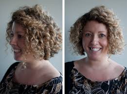 Short natural curly hair can be easy to style if you choose a cut with short sides. How To Style Short Curly Hair Hair Romance