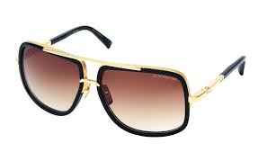 The nils are large square aviator sunglasses with gradient lenses, a rimless frame, double bridge covered by plastic and thick sweatbar, and 't' metal logo decoration set in plastic smart insert on the arms. What Sunglasses Does Conor Mcgregor Wear Sunglasses And Style Blog Shadesdaddy Com