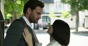 Behind her eyes follows the entangled lives of single mother louise and married couple adele. Netflix Thriller Series Behind Her Eyes Is About To Be Your New Obsession