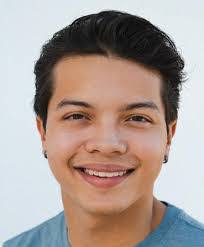 Elizabeth Marcantonio's Instagram, Twitter & Facebook