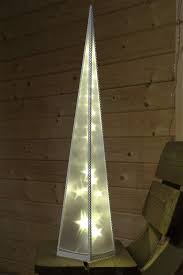 Pyramide Fur Weihnachtsdeko Fenster Oder Am Boden Stehend Die Lichterkette In Der Pyramide Dreht Sich Und Erzeugt Durch Deko Weihnachten Holografie Deko