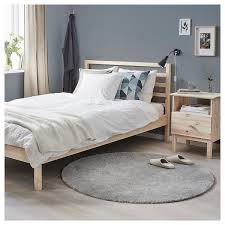 Die form der teppiche sollte sich immer an den möbelstücken orientieren, die darauf platz finden sollen. Stoense Teppich Kurzflor Mittelgrau 130 Cm Ikea Schweiz