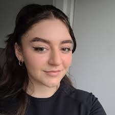 Sara : Hi, I am a native speaker from Spain who lives in the UK. I would  love to work with you to achieve your desired level. Personalized lessons  to meet your