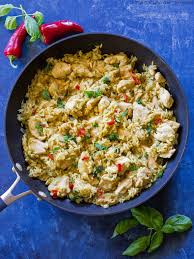 Toss chicken with curry powder, cayenne, and 1/2 teaspoon salt. One Pan Coconut Chicken Curry And Rice The Girl Who Ate Everything