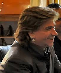 Antes de hacerme político, me pongo un cabaret. Roberto Piazza Wikipedia La Enciclopedia Libre