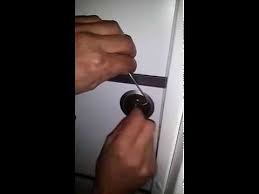 Kilitli kapı nasıl açılır onu gösterdim. Kilitli Kapi Acma Kilitli Celik Kapi Nasil Acilir How To Open A Locked Door Youtube