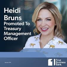 Heidi Bruns's Instagram, Twitter & Facebook