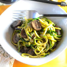 Receta Zoodles Espaguetis De Calabacin Con Champinones