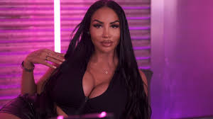 Tanya Renai captivates with her mesmerizing smile and body