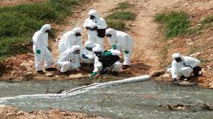 Seorang pemandu lori dan dua pengarah sebuah syarikat didakwa di mahkamah sesyen atas pertuduhan melupuskan buangan terjadual iaitu buangan minyak atau enap cemar berminyak ke sungai kim kim, pasir gudang pada 7 mac lalu. Lanjut Reman Suspek Sungai Kim Kim