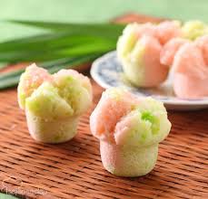 Kue mangkok jadi salah satu jajan pasar favorit. Kue Mangkok Termasuk Kue Tradisional Yang Gampang Gampang Susah Dibuat Tapi Justru Banyak Orang Tertantang Untuk Membuatn Resep Kue Mangkok Resep Kue Mangkok