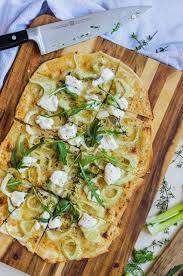 Видео flammenkuchen gengenbacher original канала flammenkuchenplatz. Vegetarischer Flammenkuchen Mit Fenchel La Cuisine De Geraldine