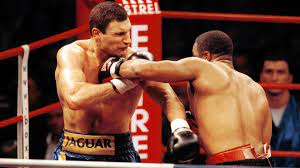 Alle aktuellen news zu wladimir klitschko sowie bilder, videos und infos zum weltmeister im schwergewicht boxen warum wladimir klitschko nicht gegen pulew kämpfte. Boxen Vor 20 Jahren Klitschkos Boser Aprilscherz Als Der Box Riese Plotzlich Schrumpfte