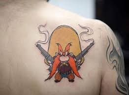 Starke farben und designs, die alle blicke auf sich ziehen, prägen nachhaltig unsere kollektion. 101 Amazing Looney Tunes Tattoo Ideas That Will Blow Your Mind Outsons Men S Fashion Tips And Style Guide For 2020